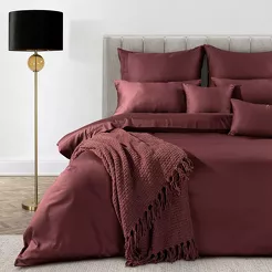 Pościel z makosatyny 220x200 ELEGANT 1H Eva Minge bordowa z ozdobną kantą i haftem