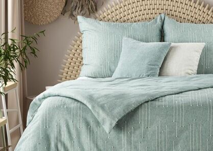 Dylematy suszarki: Kiedy suszyć pościel na powietrzu, a kiedy w suszarce